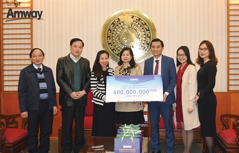 Amway Vietnam provides assistance to combat COVID-19