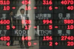 Asian shares edge higher as oil fears ease