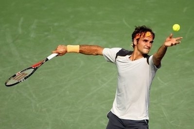 Federer holds off Monaco at Miami tennis event