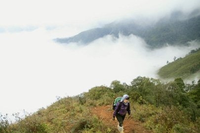 trekking up to phu song sung
