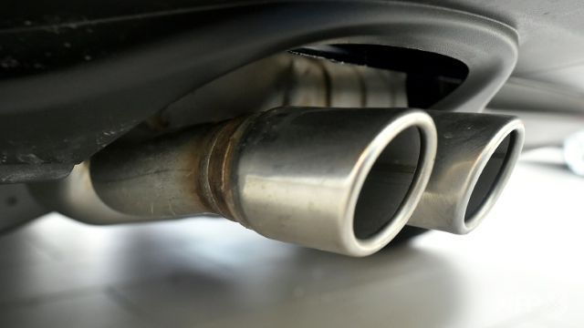 Trump to undo Obama auto emissions rules: Official