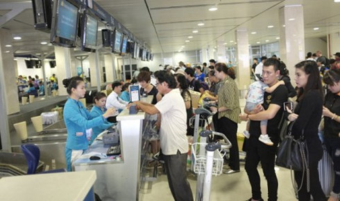vietnam tour operators irked by increased airfares hinh 0