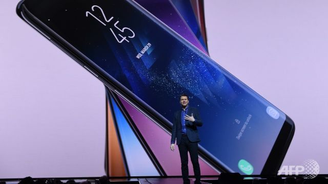 samsung eyes rebound with galaxy s8 phones virtual assistant