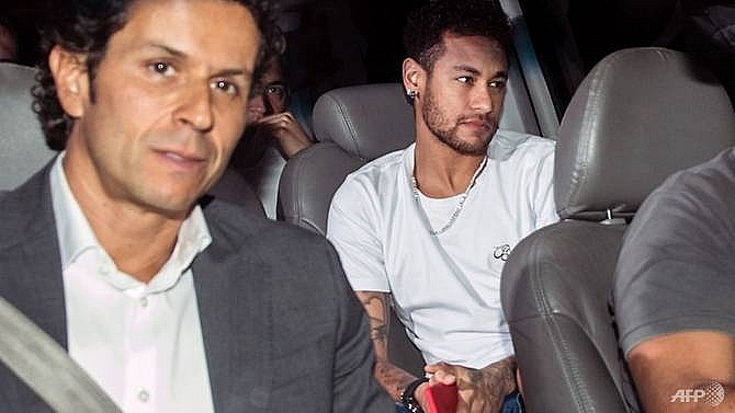 neymar arrives at hospital for foot operation