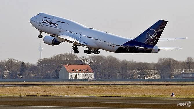 thieves steal us 5 million from lufthansa plane in brazil