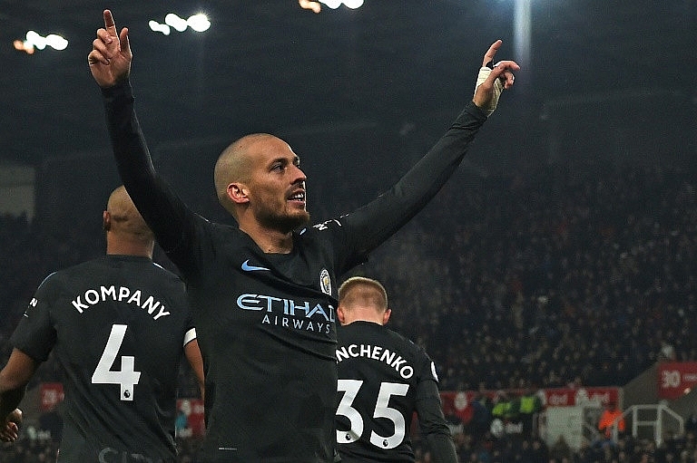 david silva double takes man city one step closer to title