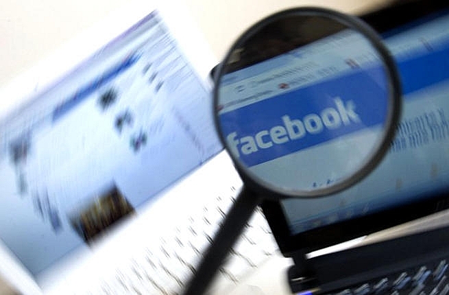 facebook suspends trump campaign data firm cambridge analytica
