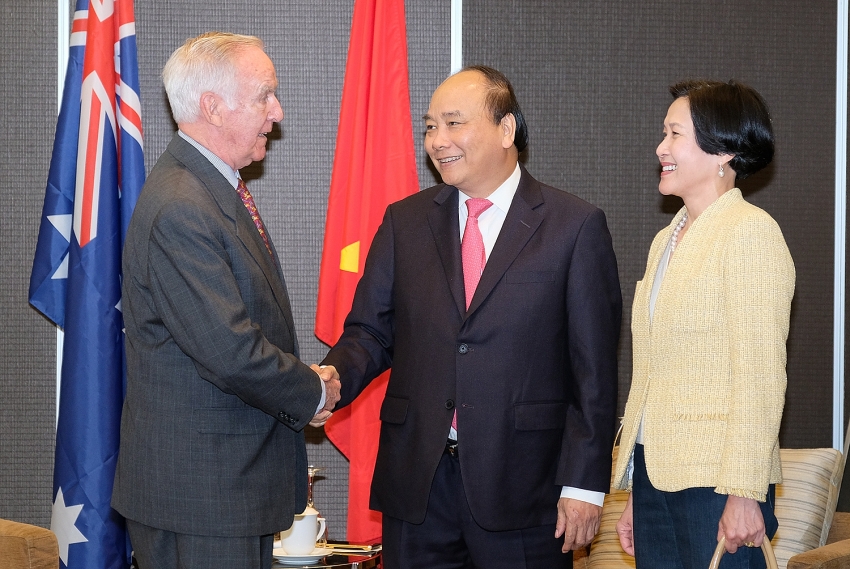 pm nguyen xuan phuc meets lao counterpart former us ambassador on asean australia summit margin