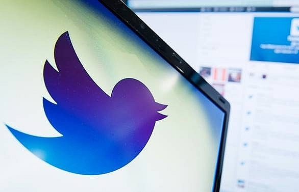Twitter shares tumble on Israel warning; Facebook dives