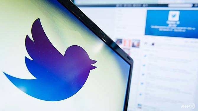 twitter shares tumble on israel warning facebook dives