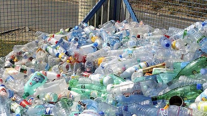 uk plans plastic bottle charge to tackle pollution