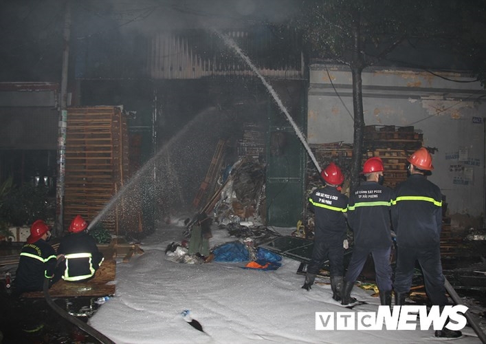 fire destroys 5 houses no casualties reported
