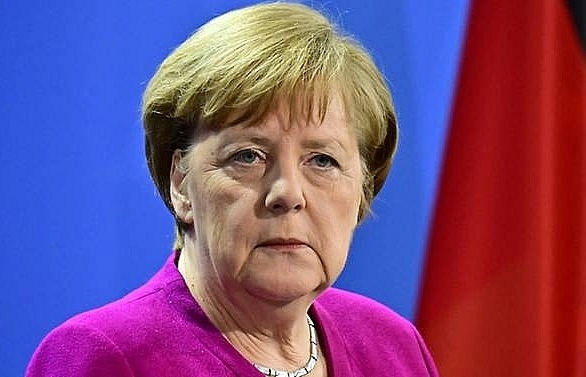 Merkel distances herself from Macron's Europe vision