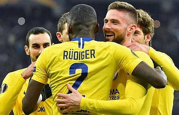 Giroud hat-trick helps Chelsea ease into Europa League quarter-finals