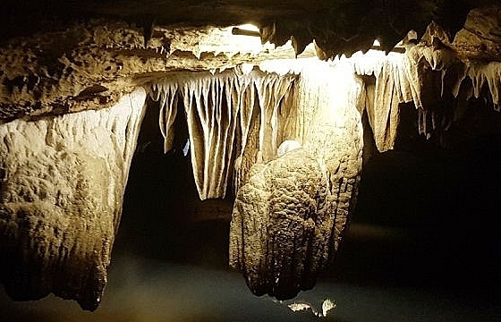 Discovering hidden Thien Ha cave in Trang An landscape complex