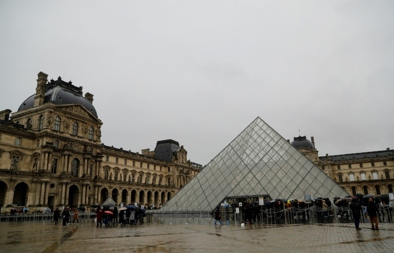 France closes Louvre as COVID-19 cases mount in Europe