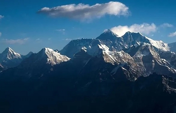 China shuts down Everest over coronavirus