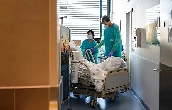 Switzerland coronavirus cases top 10,000
