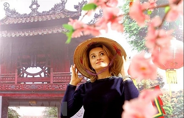 Russian photographer impressed by Vietnam’s Ao Dai