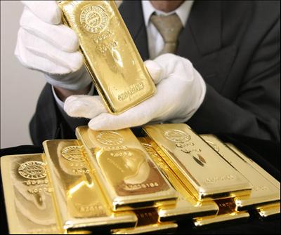 Gold retreats below VND43.4 million (April 11)
