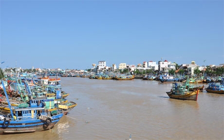 hosts win binh thuan boat race