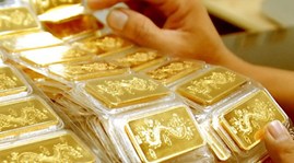 Gold price fluctuates in two auctions