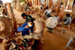 PM approves plan on environmental protection in craft villages