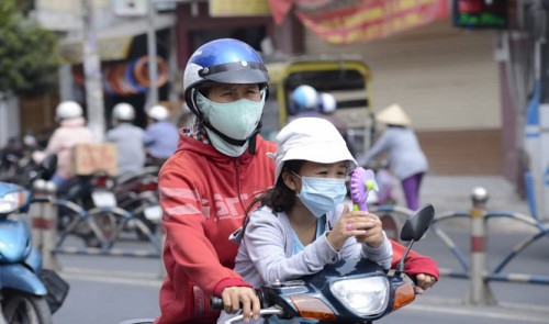 scorching weather wears down kids in ho chi minh city