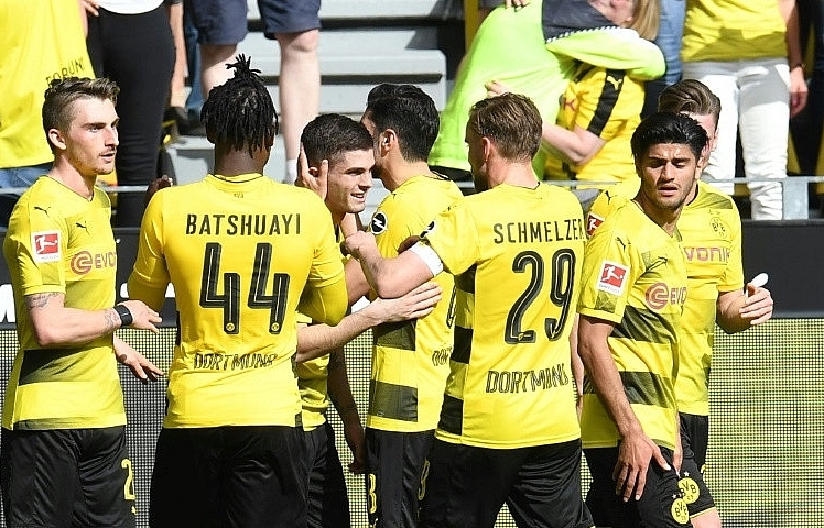Dortmund rout Stuttgart to close on second-placed Schalke