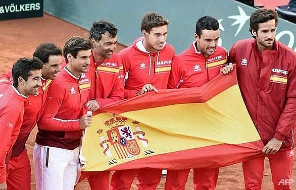 Nadal crushes Zverev as Spain reach Davis Cup semi-finals