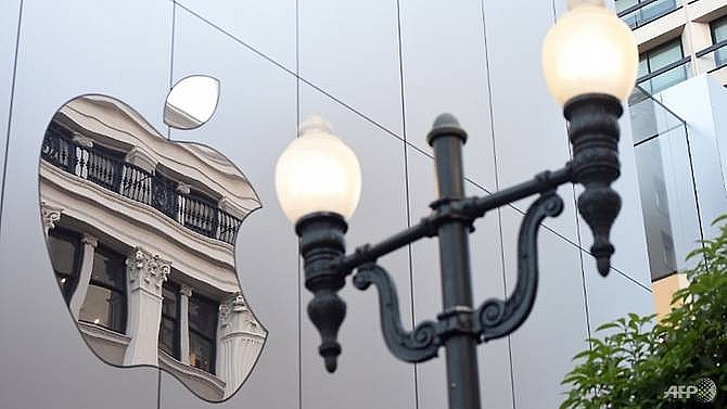 apple turns green claiming 100 clean energy