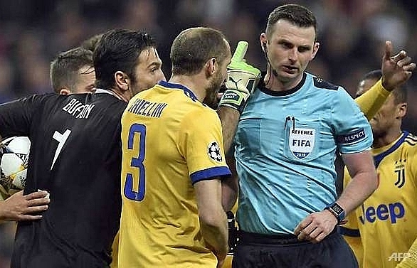 'Referee has garbage bag instead of heart', rages Buffon
