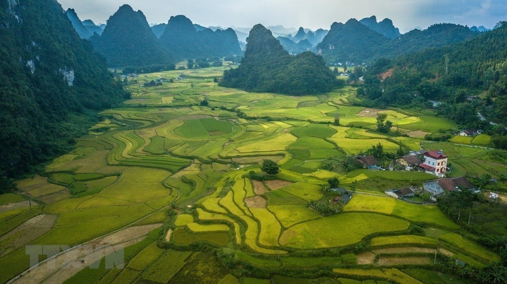 poetic beauty of non nuoc cao bang geopark