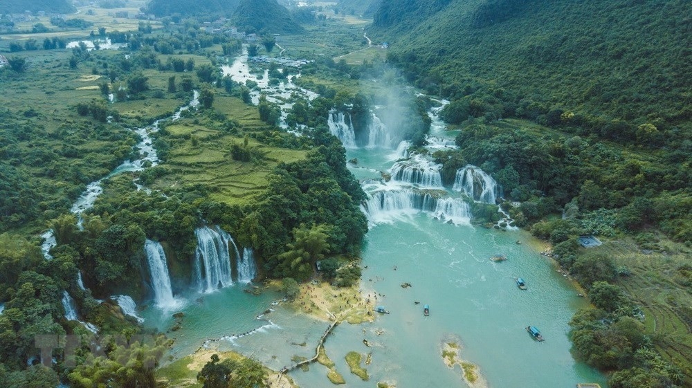 poetic beauty of non nuoc cao bang geopark
