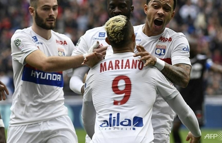 Depay helps Lyon maintain Champions League assault