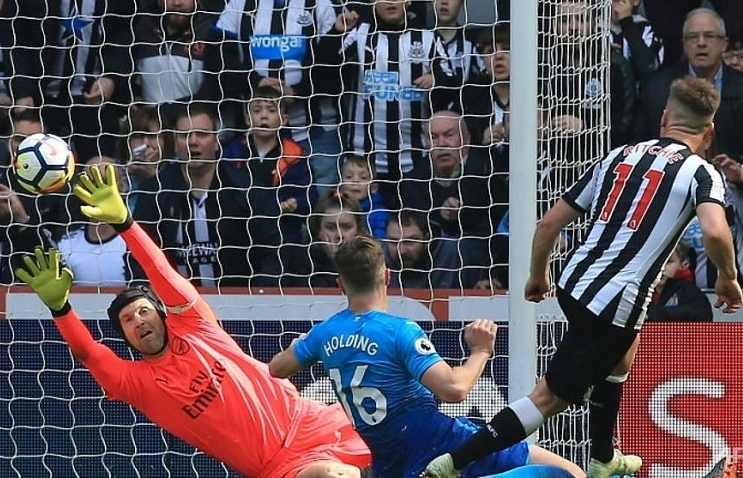 Ritchie stars as Newcastle hit back to down Arsenal