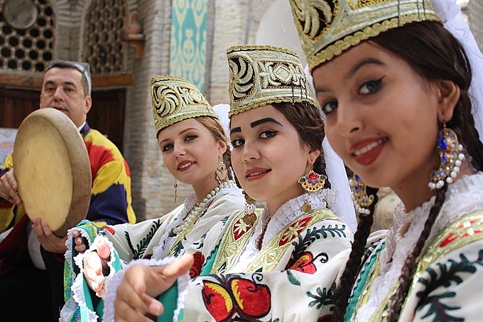 uzbek art troupe to perform in vietnam