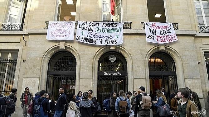Top French university Sciences Po blocked by students