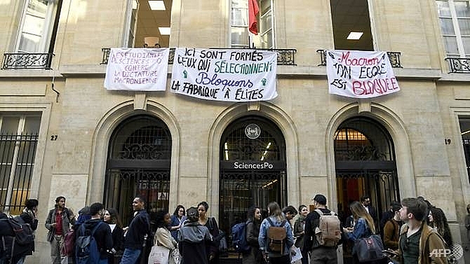 top french university sciences po blocked by students