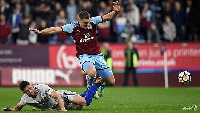 chelsea keep champions league hopes alive at burnley