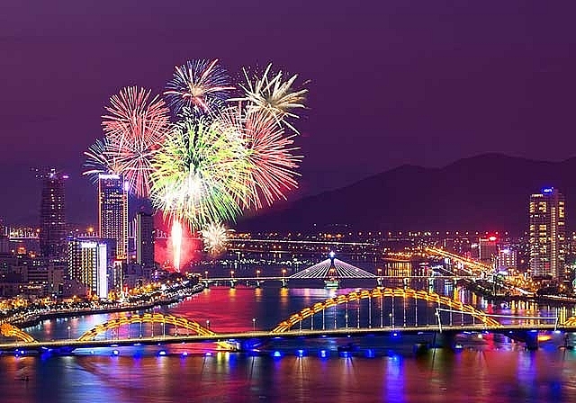 seven international teams join da nang fireworks contest
