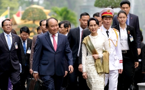 pm holds talks with myanmar state counsellor