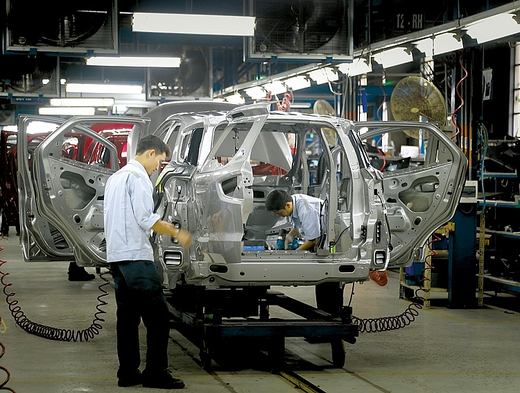 foreign automakers switch to trading as vietnamese scale up production