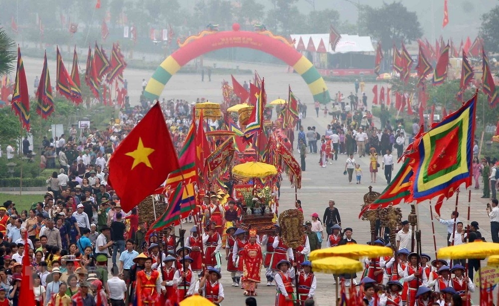 palanquin procession celebrates hung kings temple festival