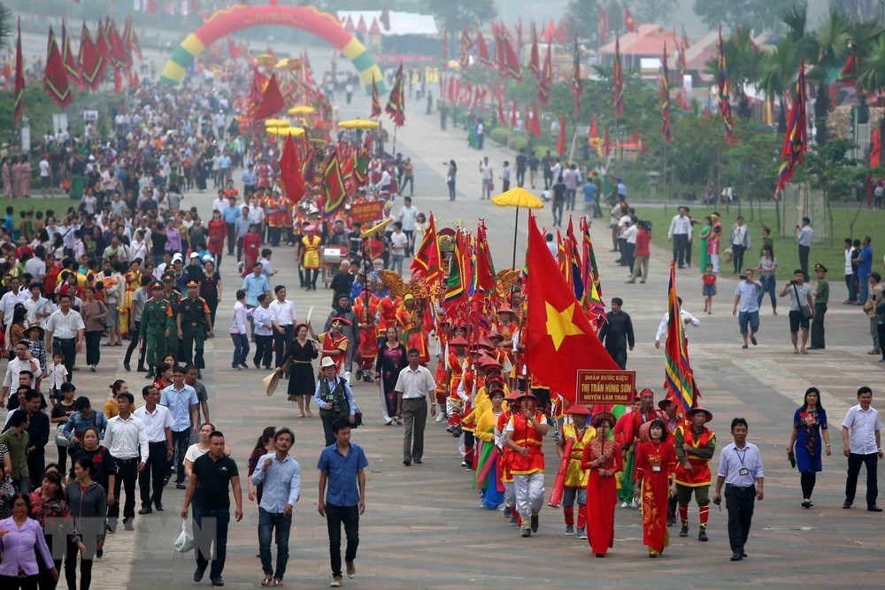 palanquin procession celebrates hung kings temple festival