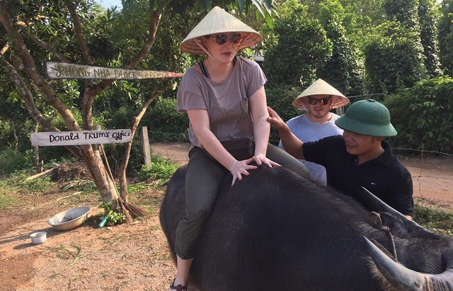 Int’l visitors explore unique culture of Quang Binh ethnic groups