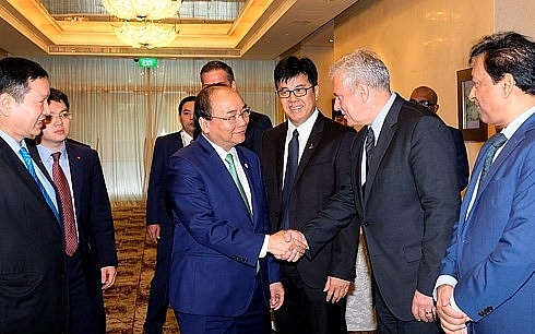 pm introduces investors to vietnams special economic zones