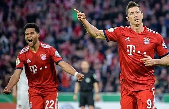Ten-man Bayern survive cup scare in nine-goal thriller