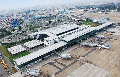 Private hands tied in airport projects