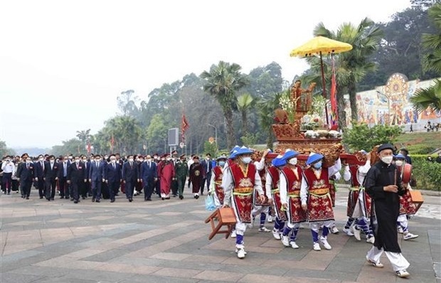 President offers incense in commemoration of Hung Kings